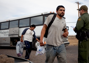 Photo of undocumented immigrants getting off the bus in Presidio so they can be deported to Ojinaga, Mexico