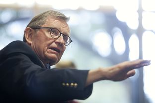 E. Gordon Gee, president of The Ohio State University and chairman of the National Commission on Higher Education Attainment, joined higher education leaders for a panel discussion on college completion recommendations in Austin, Texas.