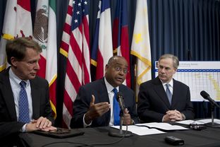 Sen. Rodney Ellis, D-Houston, c, discusses SB 1292 on pre-trial DNA testing March 19, 2013 with Sen. Robert Duncan, l, and Attorney Gen. Greg Abbott.