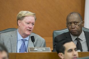 House Appropriations Committee chairman Jim Pitts, l, R-Waxahachie, and Rep. Sylvester Turner, D-Houston, at the early morning meeting on May 17, 2013.