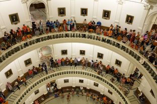 A line of hundreds of protesters snakes through the Texas Capitol rotunda during the Senate filibuster on June 25, 2013.