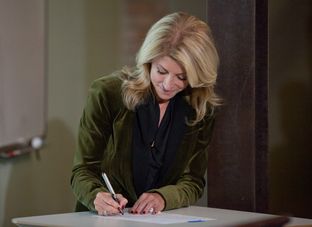 State Sen. Wendy Davis, D-Fort Worth, officially files her candidacy for governor in front of a crowd of supporters at uShip’s headquarters in Austin on Nov. 9, 2013.