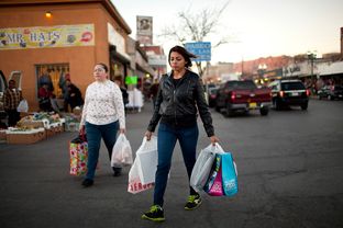 Two women carry goods as they walk to the Paso del Norte International Bridge between the El Paso-Ciudad Juárez border on Jan. 10, 2014, in El Paso.