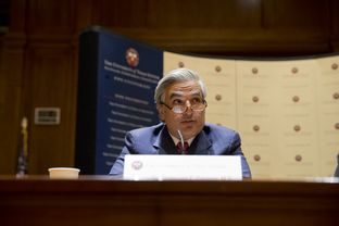 UT System Chancellor Francisco Cigarroa announces plan to resign his post on Feb. 10, 2014.