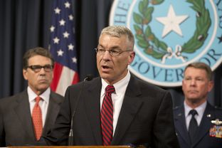 DPS chief Steve McCraw outlines plans for the National Guard role securing the Texas border as Gov. Rick Perry, l, and Guard Adjutant General John Nichols listen on July 21, 2014.