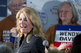 Governor candidate Wendy Davis thanks her supporters Oct. 22, 2014 prior to their block walking on her behalf in Travis County.