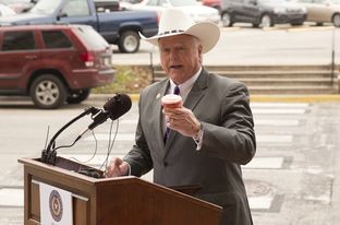 Texas Agriculture Commissioner Sid Miller declares cupcake amnesty at a press conference on Jan. 12, 2015.