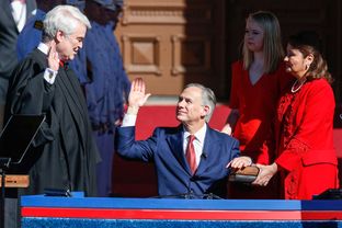 Texas Supreme Court Chief Justice Nathan Hecht swears in Greg Abbott as the 48th governor of Texas.