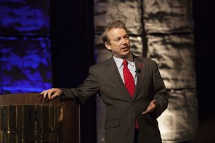 U.S. Sen. Rand Paul delivers the keynote speech at the Dallas County Republican Party Reagan Day Dinner on Jan. 30, 2015.