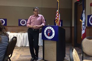 Rick Perry campaigns at a meet and greet in Storm Lake, Iowa on August 17, 2015.
