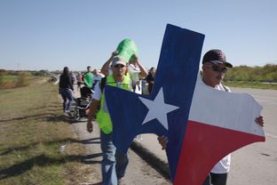 Immigrants and activists begin a 37-mile march to Austin on Nov. 19, 2015 to show their support for immigration reform. The marchers planned to walk for three days, from the federal immigration detention facility in Taylor to the Texas Governor's Mansion in downtown Austin.