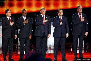 GOP presidential hopefuls (l-r) Marco Rubio, Ben Carson, Donald Trump, Ted Cruz and Jeb Bush pledge allegiance at the CNN debate in Las Vegas, Nevada on Dec. 15, 2105.