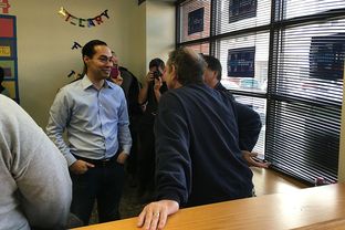 Julián Castro visits a Hillary Clinton campaign field office in Ottumwa, Iowa on Sunday, Jan. 24, 2016.
