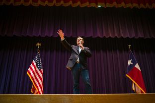 Ted Cruz campaigns in San Antonio a day ahead of Super Tuesday, Feb 29, 2016.