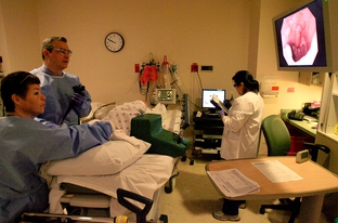 Dr. Carlos Cardenas, chairman of the board at Doctor’s Hospital at Renaissance in Edinburg, performs an exam on a patient on Wednesday December 8, 2010. Many Texas hospitals like this one oppose certain aspects of the proposed expansion of Medicaid managed care.