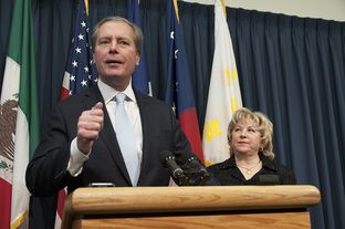 Lt. Gov. David Dewhurst and Sen. Jane Nelson, R-Flower Mound, outline proposals to reduce Medicaid spending in Texas at a press conference on Jan. 16, 2013.