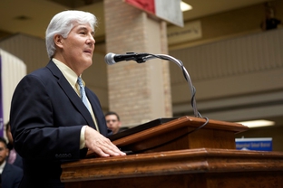Texas Higher Education Coordinating Board Commissioner Raymund Paredes speaks at the podium during the Generation Adelante college fair.
