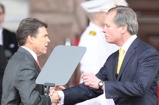 Lt. Gov. David Dewhurst shakes hands with Gov. Rick Perry at the 2011 inauguration.