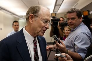 Pete Schenkkan, a lawyer representing Planned Parenthood, speaks to the press.