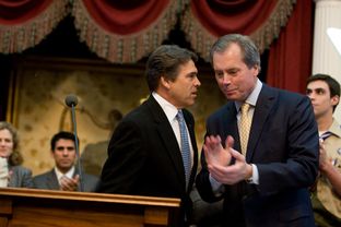 Gov. Rick Perry and Lt. Gov. David Dewhurst on Jan. 27, 2009, before Perry's State of the State address.