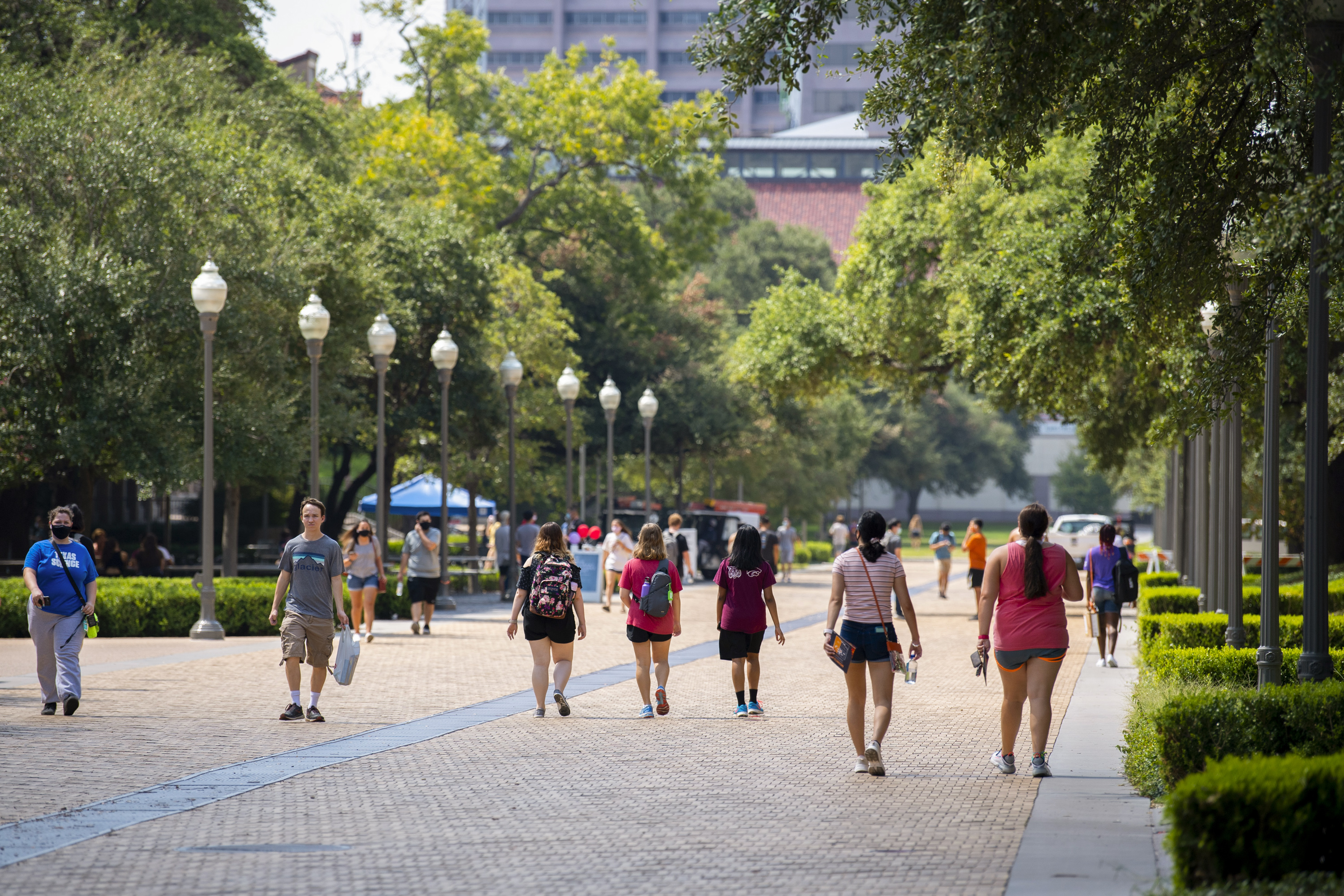 University of Texas keeps classes online as coronavirus cases soar - Vimarsana News