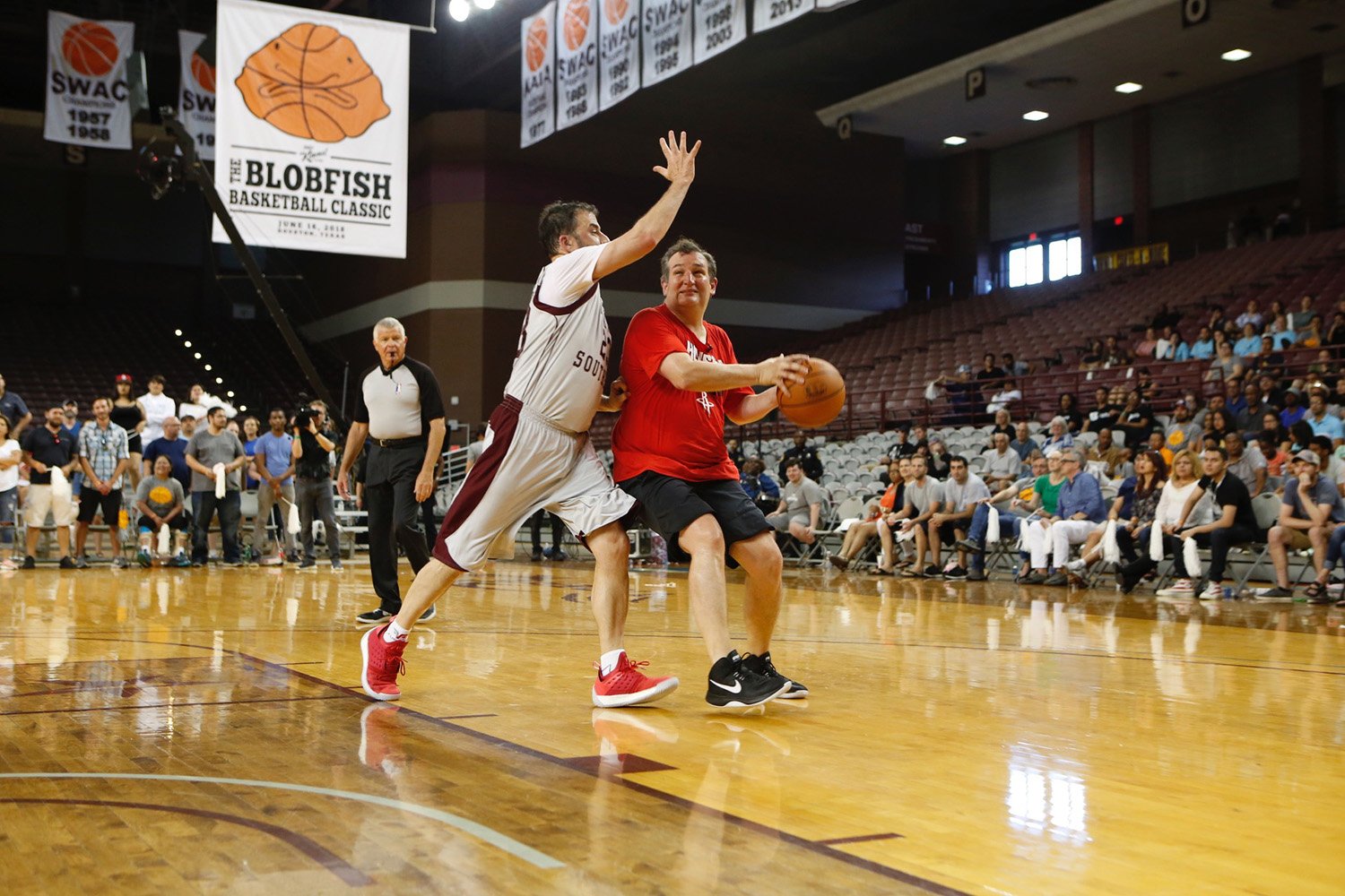 Ted Cruz outlasts Jimmy Kimmel in grueling Blobfish Basketball