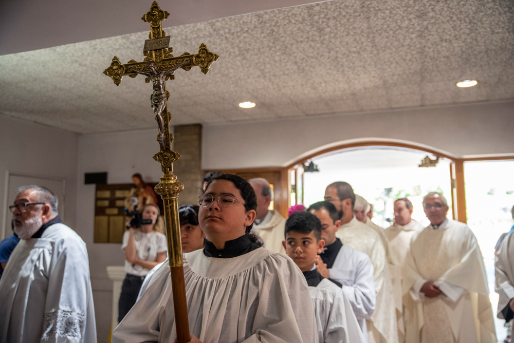 Altar servers wait for Mass to start at Sacred Heart Church in Uvalde on Wednesday. (Sergio Flores for The Texas Tribune)