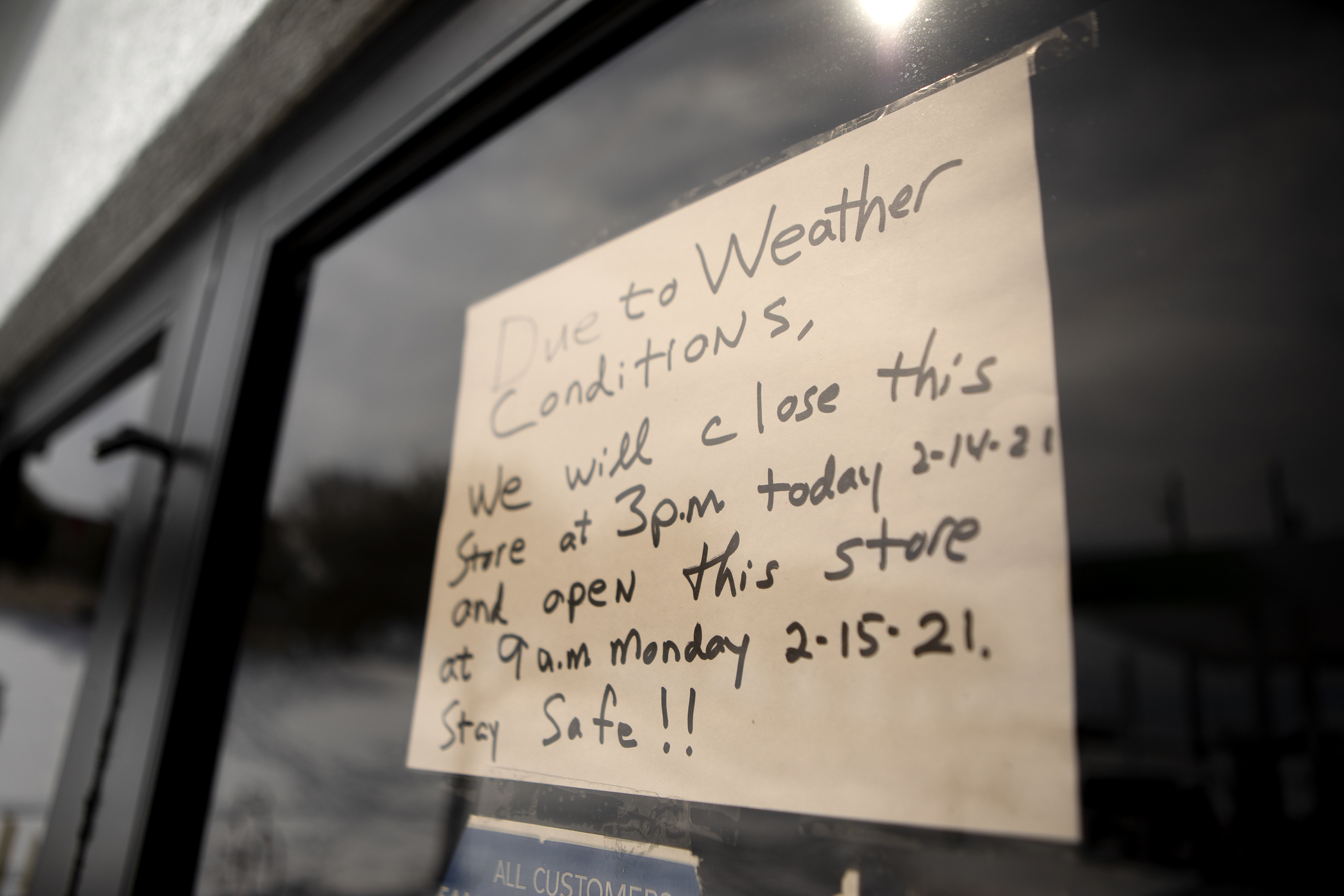 Texas workers struggle after losing wages during winter storm crisis - Vimarsana News