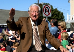 Congressman Ralph Hall waves to the crowd at Frisco 2008 community parade.
