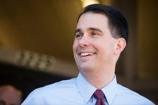 Republican presidential candidate Wisconsin Gov. Scott Walker visits with supporters at the Highland Park Soda Fountain in Dallas, Texas on September 2, 2015. (Cooper Neill for the Texas Tribune)