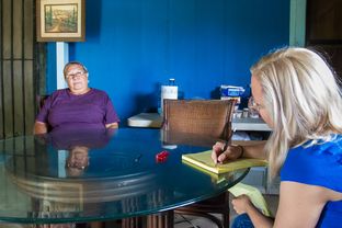 ARISE community leader Emma Quintero (l) discusses nearby polluted Donna Lake with community organizer Brooke Lyssy.