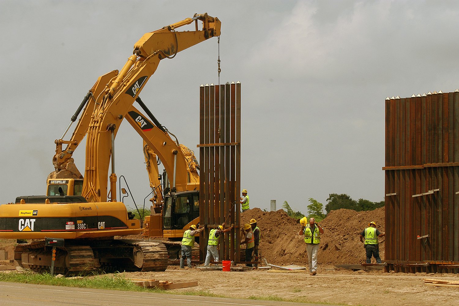 A construction crew works to erect a portion of the border wall along Oklahoma Ave. south of Brownsville on June 9, 2009. 