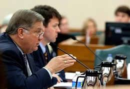 HHSC Commissioner Tom Suehs testifies before lawmakers.