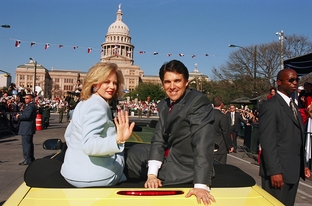 First Lady Anita Perry (l) and Rick Perry during the inaugural parade on January 21, 2003.